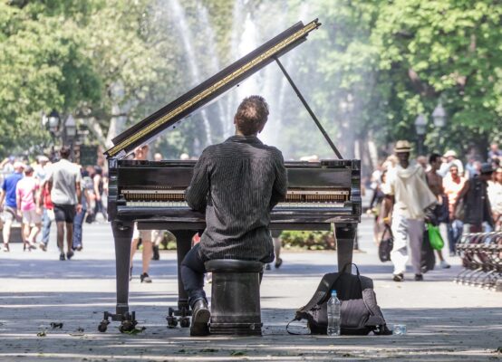 JAK WYBRAĆ ODPOWIEDNIĄ ŁAWĘ DO PIANINA?