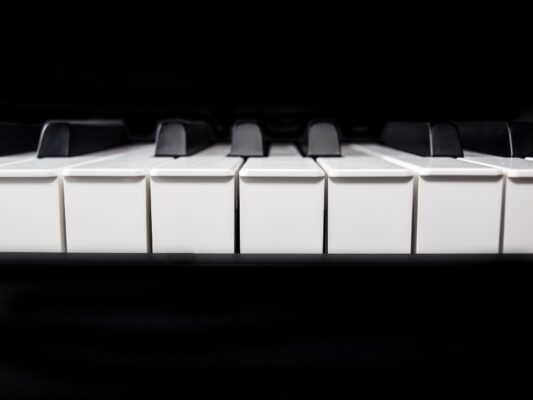 PORADNIK PIANOSTORE: KEYBOARDY