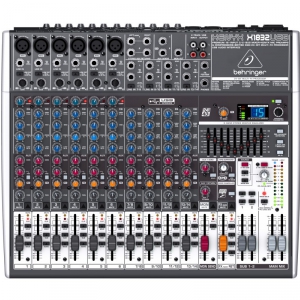 Behringer Xenyx QX1832 USB mikser