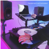Gravity FDJT 01 Pulpit DJ z uniwersaln podstaw na gonik i laptopa 