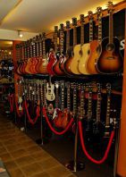 Wystawa Gibsonw - zapach legendy w Muzycznym