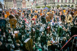 Gitarowy Rekord Guinnessa 2017 - mamy 6299 gitar!