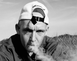 Enter the TRANSMISJE. Piernikowski zaprezentuje niepublikowany materia.